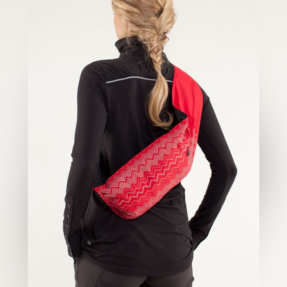 Lululemon Reversible Jacket Red Black Packable Belt Bag Small EUC Springtime - Picture 10 of 15